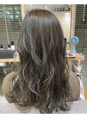 オリーブグレージュ