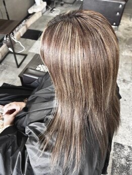 ステランサ ヘアークリエイション(Stelanza hair creation)の写真/《Stelanza》白髪が気になり始めた方にはグレイカラーが人気☆お洒落な色味で若々しさをキープ◎