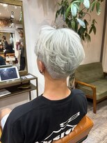 メール(Mer...)&nbsp;☆ホワイトカラー/フェザーパーマ/センターパート☆横山飛翔