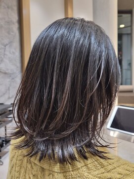 ソワネ 表参道(soigne) 表参道酸性ストレートミディアムレイヤーアッシュグレー40代