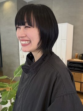 アトロ(Atoro) ウルフカット/ウルフレイヤー/暗髪カラー