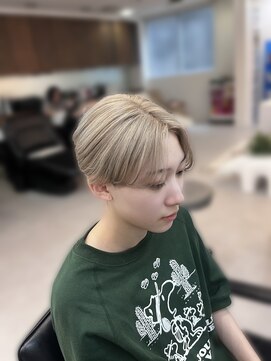 ガーデンヘアー(Garden hair) 2回ブリーチ◎ホワイトベージュ×センターパート