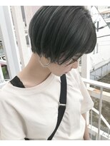 ベティ(Bettie)&nbsp;色落ちも楽しめる濃いめのアリーブアッシュ&すっきりショート