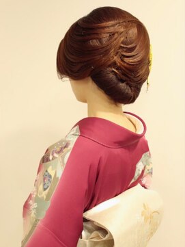 ルナクレセント (Luna crescent) 和装下目アップ