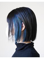リリー ヘアー デザイン(LILY HAIR DESIGN) インナーカラー　ブルーブラックにブルー