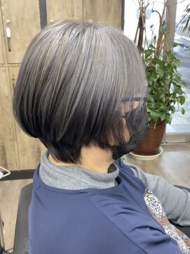 ヴィフ 大船(VIF) 白髪ぼかしハイライト/ショートヘア/白髪活かし/大船大船/大船駅
