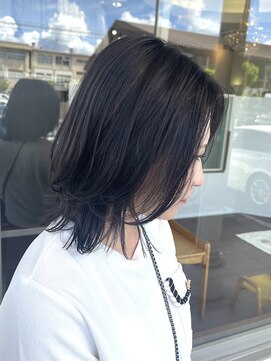 デュールイースト(Duul East) グレーアッシュ×外ハネミディアムレイヤー