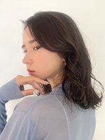 ふわふわくびれミディアムくすみベージュカラー