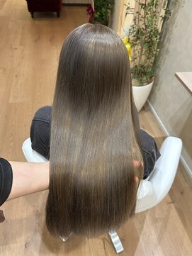 アヴァンス 京橋店(AVANCE) ブルーベースに似合う透明感ミルクティーベージュ