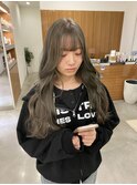 オリーブベージュ