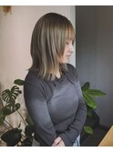 ベージュカラー レイヤーカット くびれミディアム