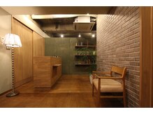 ソスウ 浜松町(SoSu)の雰囲気（木の温もりを感じられる落ち着いた店内♪）
