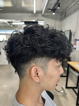 フイ 横浜センター北店(Hui) フェザーパーマ/グレーブルーカラー/刈り上げショートパンク