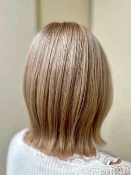 エターナルバイマティーナ(Eternal by MATINA) 【ホワイトグレージュ/外ハネボブ】池袋美容室