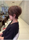earthショートレイヤーボブミルクティー丸みショートボブ