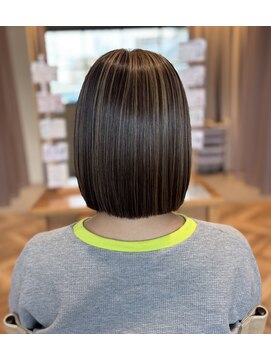 リベラル(liberal) コントラストカラー×切りっぱなしボブ【20・30代】