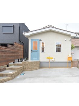 拘りの薬剤で傷ませないツヤ髪をご提案◎大人女性に人気のリラックスできる大人空間サロン★