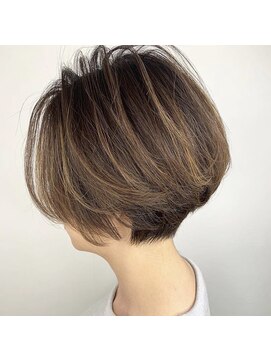 グラフ(graph.) 大人可愛い☆センターパートショート