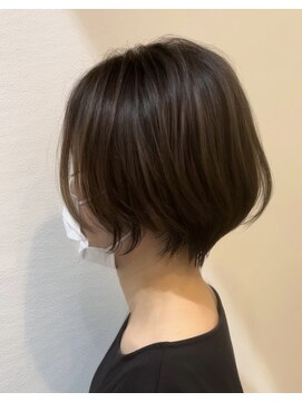 セラ(SERA) 大人可愛い前下がりひし形小顔ボブくびれショート