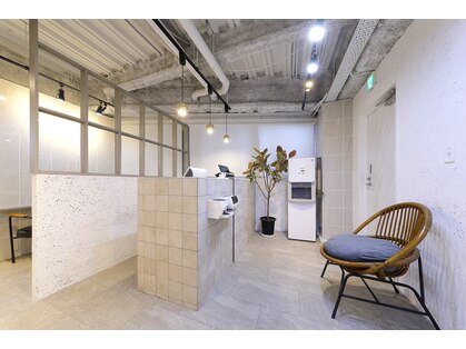 オーバーヘアー 枚方店(over hair)の写真