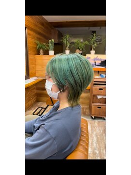 クロック バイ オハナ(Clock by Ohana) 派手髪/ハイトーンカラー/エメラルドグリーン/ショートウルフ