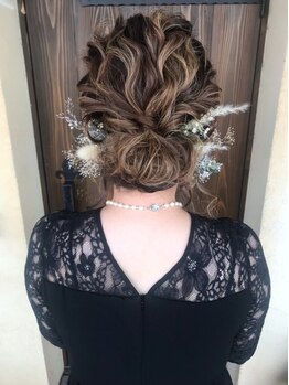 フィオーレヘアミューズ(FIORE hair muse)の写真/【デート・女子会＊ちょこっとヘアアレンジ/3300】思い出に残るイベントやライブ参戦にもお任せください♪