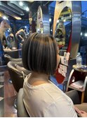 海外風ハイライトカラー　前下がりボブ　おしゃれボブ　