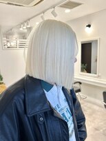 ヴィア 京都烏丸(Via)&nbsp;ボブ/切りっぱなしボブ/ホワイトカラー/ケアブリーチ/ハイトーン