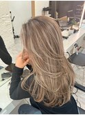 ハイライトミディアムヘア暗めカラーオリーブグレー