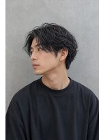 ラベルム バイ エーケー メンズ(La Belleme by AK for Men)&nbsp;黒髪センターパート×波巻きパーマ