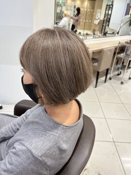 アッシュ 高円寺店(Ash) 大人のショートボブ　白髪ぼかしハイライト