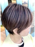 脱白髪染めハイライトショート