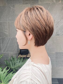 メゾン アヴァロ(Maison Avallo) 透明感ベージュカラーの丸みショートヘア