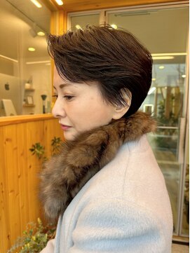 オアシス(oasis) 【oasisオグラ】大人可愛い30代40代黒髪前下がりショート