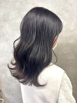 グラフィー(graphy)&nbsp;ダークシルバーで波巻きスタイリング！