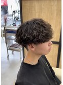 刈り上げツーブロック波巻きスパイラルパーマメンズマッシュ