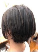 大人かわいい 耳掛けショートボブ