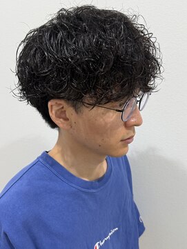 ヒュイル バイ ニアウ(Hwyl by Niau) メンズマッシュパーマシャドウパーマルーズパーマ刈り上げ