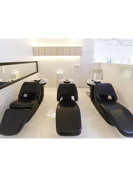 【梅田/茶屋町】上質な空間で、心からリラックス。自分に似合うスタイルを楽しむ、至福のサロンタイムを。