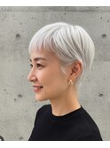 大人ショート　グレーヘア