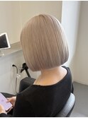 ミルクティーベージュ、丸みボブ