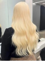 イル(iLe.) ブロンド/抜きっぱなしブリーチカラー/ウルフカット/レイヤー