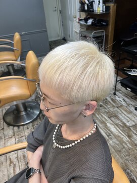 アズーア ヘアーアンドスパ(azure hair&spa) 抜きっぱなしホワイトブロンド