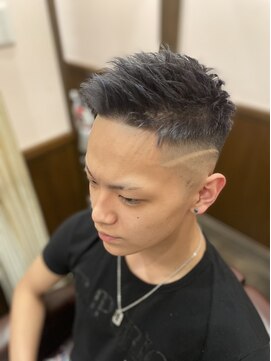 ヒロギンザバーバーショップ 神楽坂店(HIRO GINZA BARBER SHOP) スキンフェード×シルバー×ライン