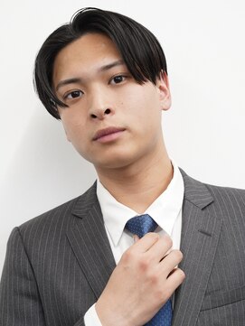 メイン(MENIN) スーツに合う短髪×センターパート［コンマ/ダウンパーマ/町田］