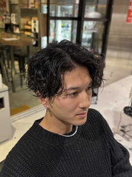 フランクスバーバーザスタンド(Frank’s barber the stand) メンズセンターパートスパイラルパーマショートF