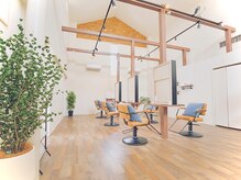 ライナスビューティサロン(Linus beauty salon)の雰囲気（オープンスペースのセット面も広々としていて距離も確保できます）