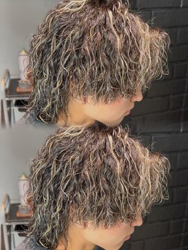 ステラ(STELLA) ツイストスパイラル/ハイライトパーマ/センターパートパーマ