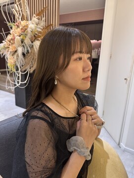 柔らかグレージュカラー