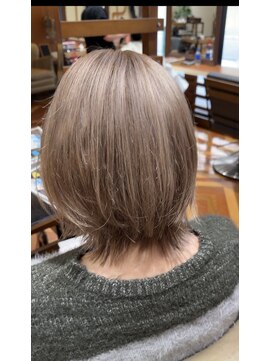 ドゥワドフェパッソ(Doigt de fee passo) ミルクティーカラーのくびれボブ